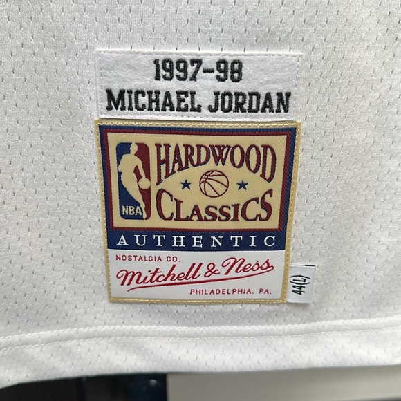 Michael Jordan Chicago Bulls Mitchell & Ness 1995 Authentic Jersey - White - Picture 4 of 5